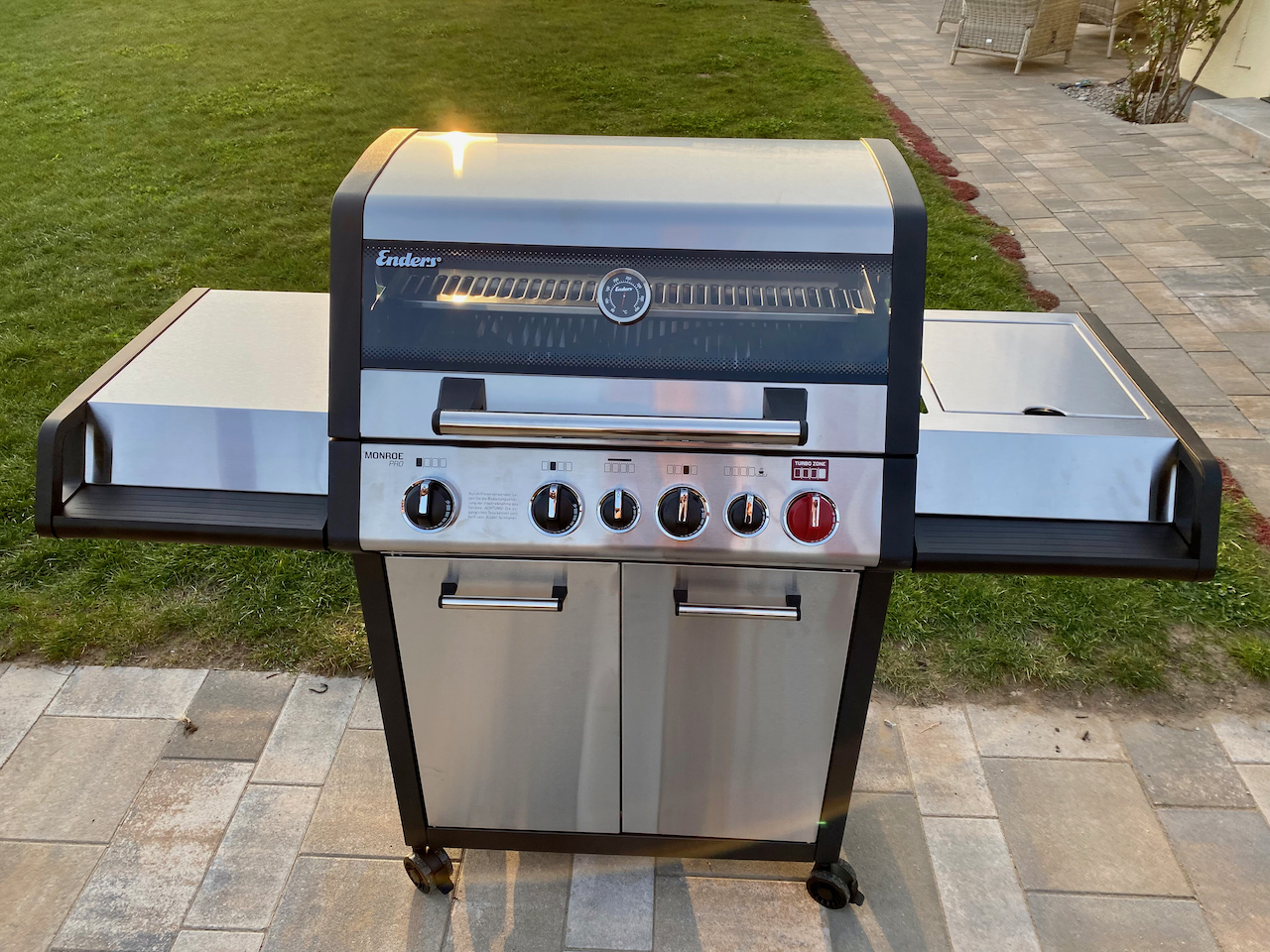 Test: Enders Gasgrill Monroe Pro 4 SIK Turbo