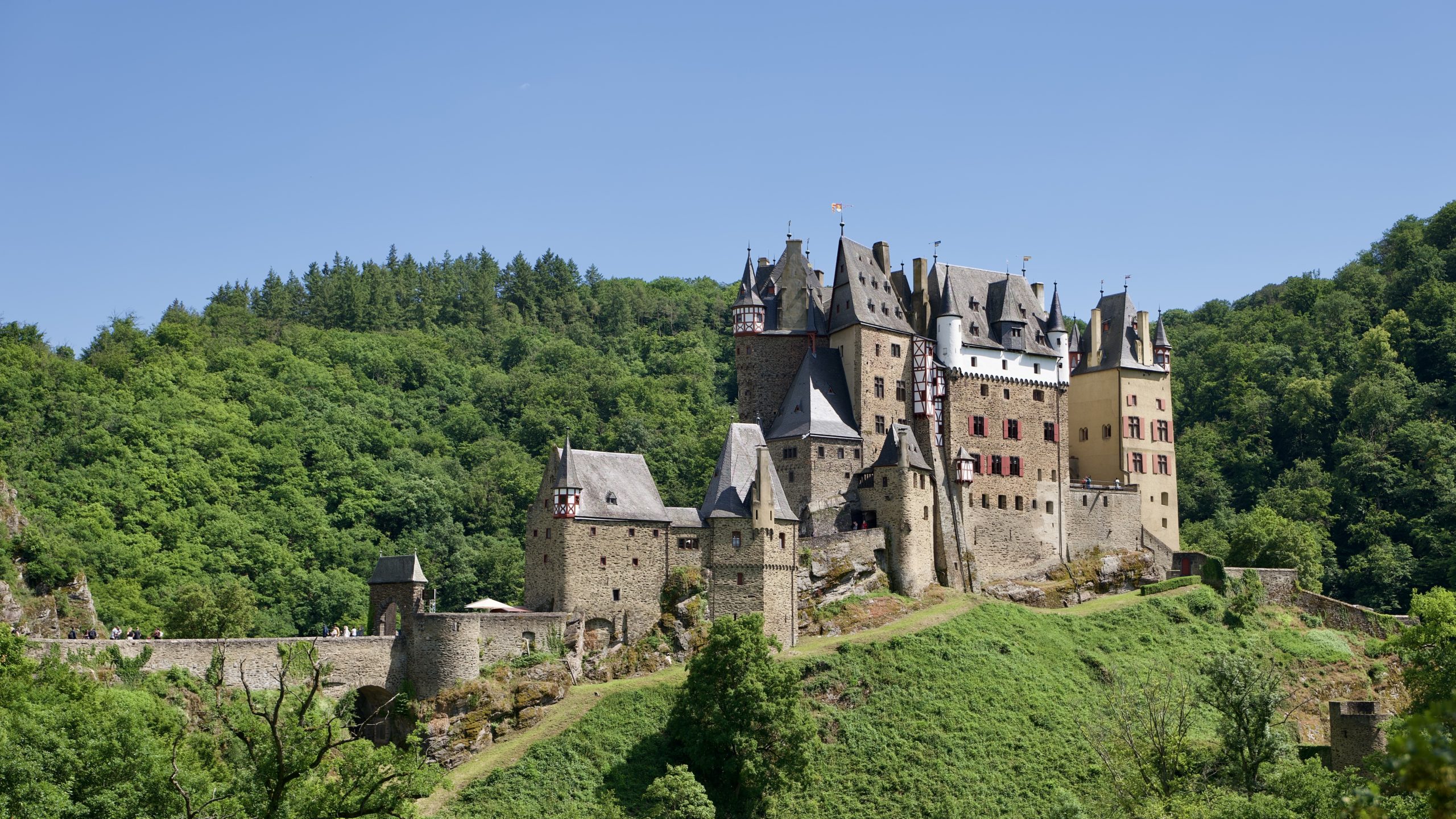 Mit Burg Eltz zurück ins Mittelalter reisen