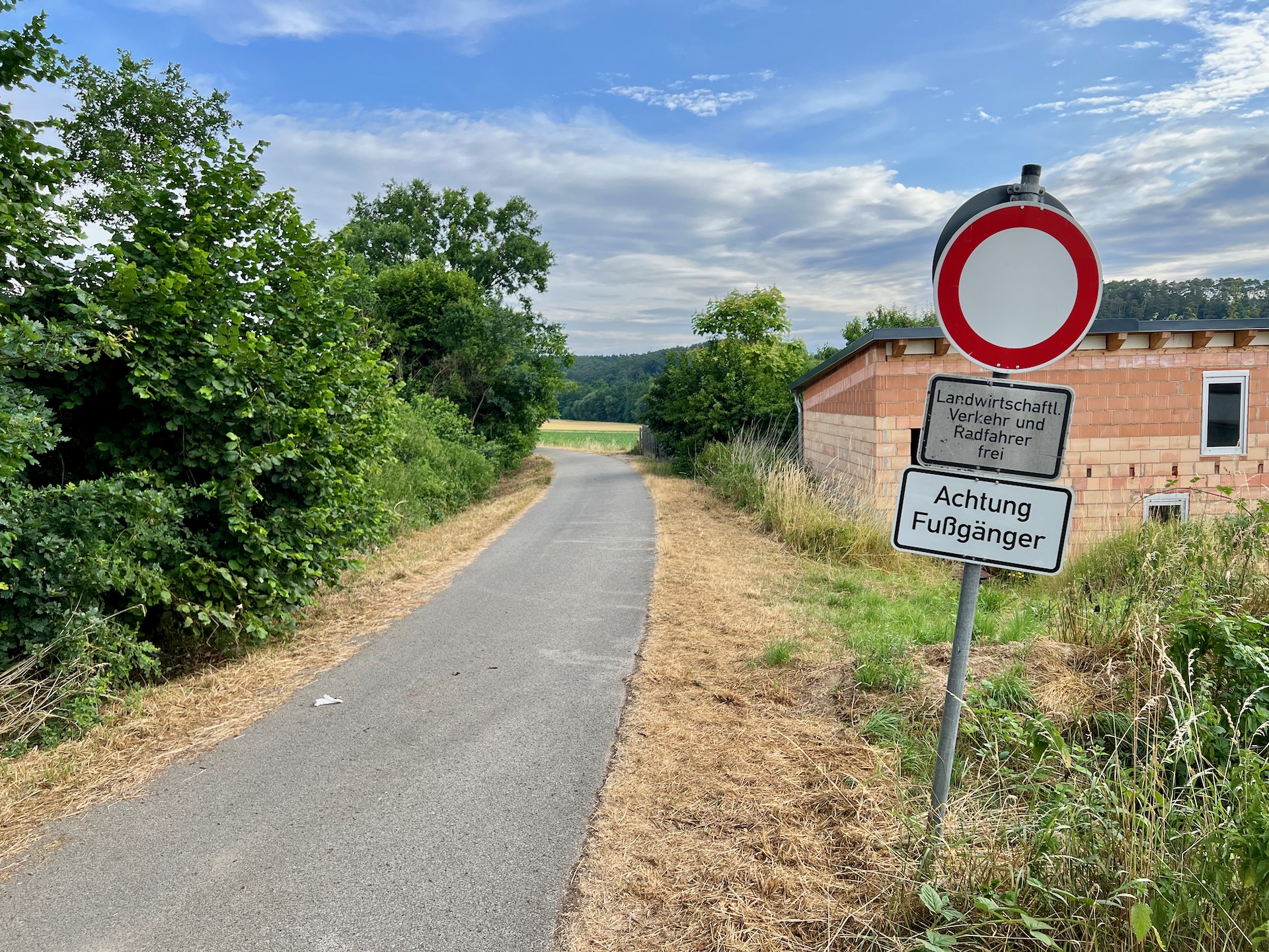 „Durchfahrt verboten“-Zeichen 250 mit Zusatz: Unklarheit wegen Ausnahmen